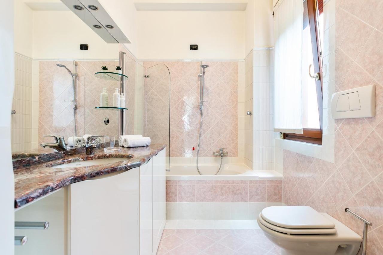 Santa Chiara Apartment By Myhomeinكومو المظهر الخارجي الصورة