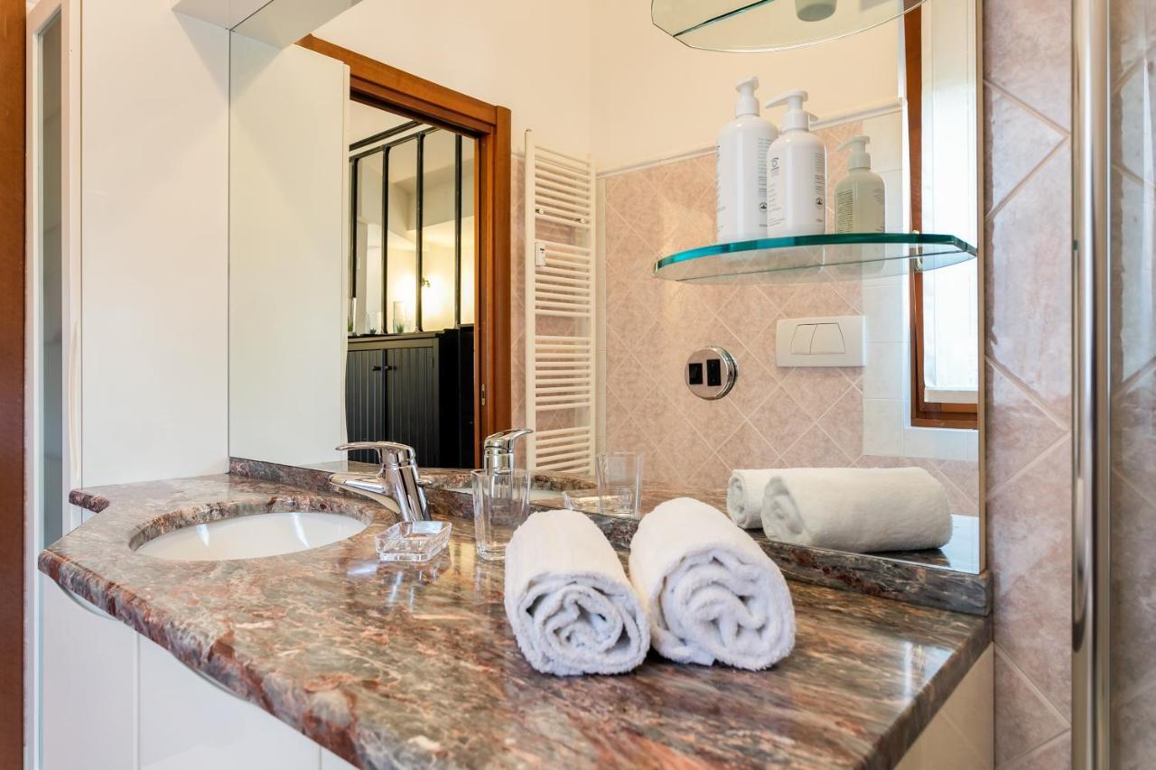 Santa Chiara Apartment By Myhomeinكومو المظهر الخارجي الصورة